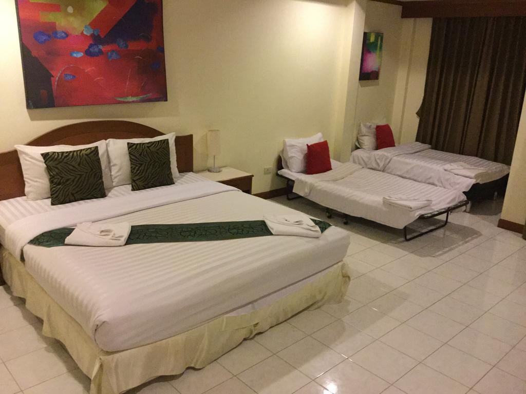 The Yim Siam Hotel Patong Exterior photo