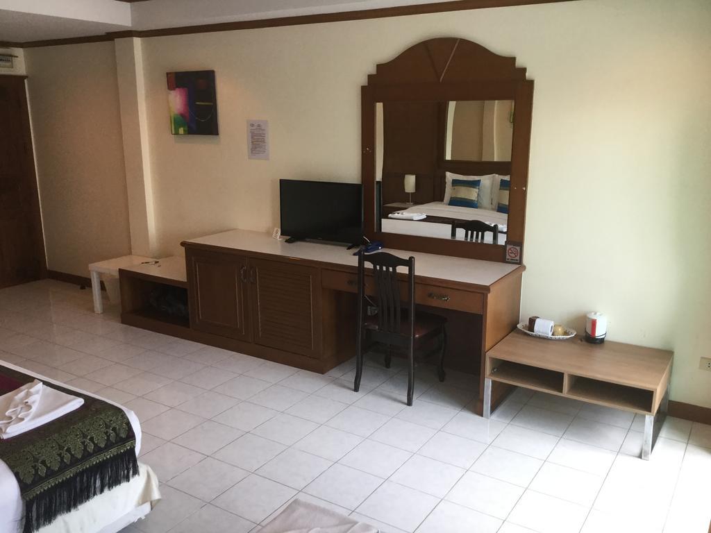 The Yim Siam Hotel Patong Exterior photo