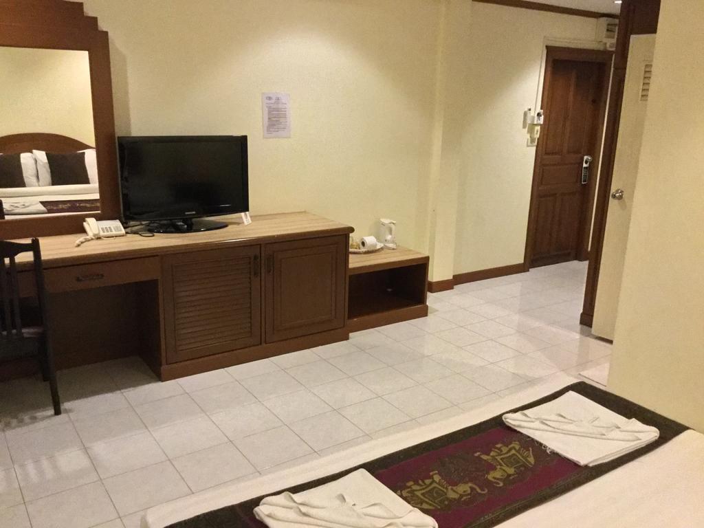 The Yim Siam Hotel Patong Exterior photo
