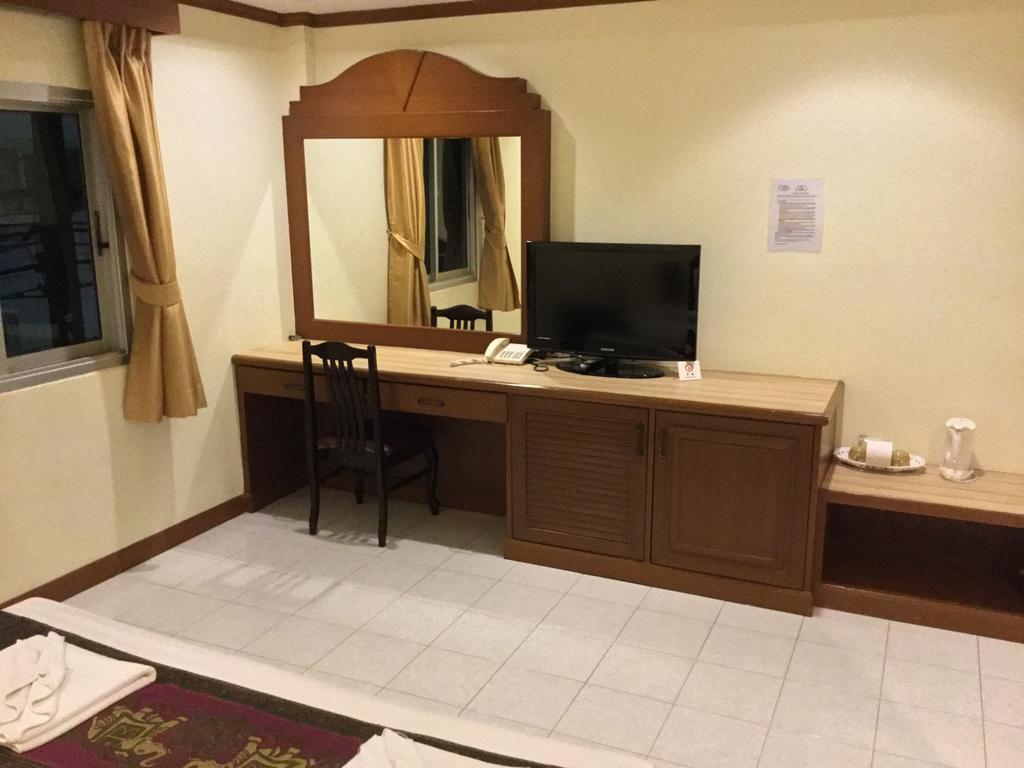 The Yim Siam Hotel Patong Exterior photo